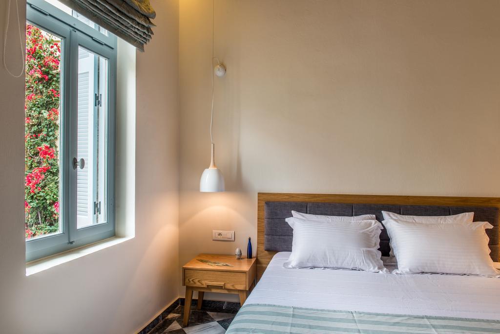 Hotel Off Hriszí Aktí Haniá Kültér fotó