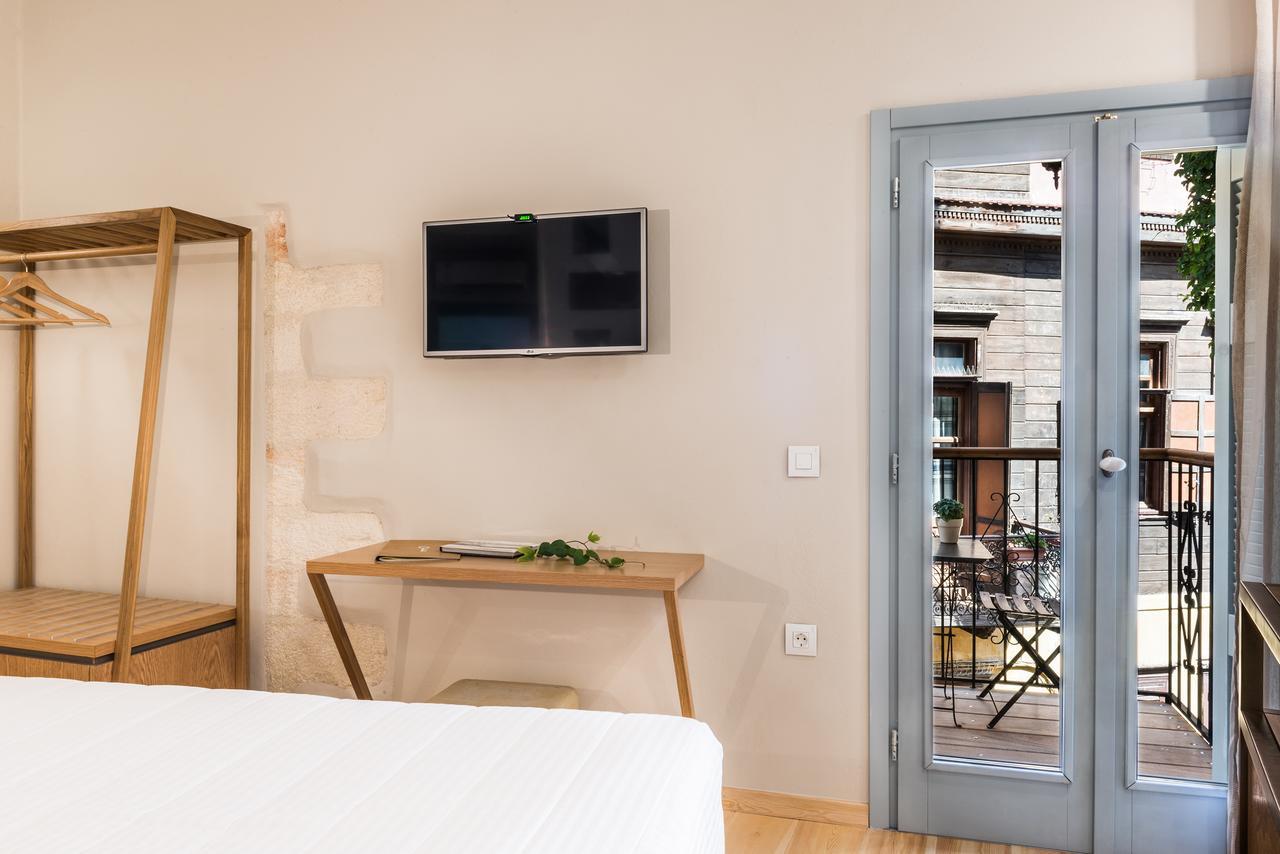 Hotel Off Hriszí Aktí Haniá Kültér fotó
